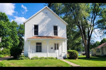 2 Story 3BR 2BA Home Bordering Park!