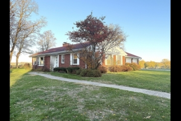 Riverfront Ranch on 1.25 Acres!