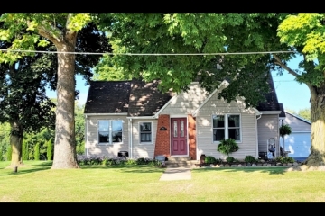 Charming Home Just Outside Dixon!