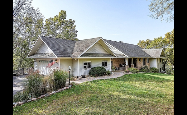 Gorgeous Lakefront Home!