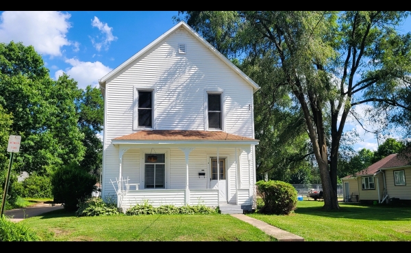 2 Story 3BR 2BA Home Bordering Park!
